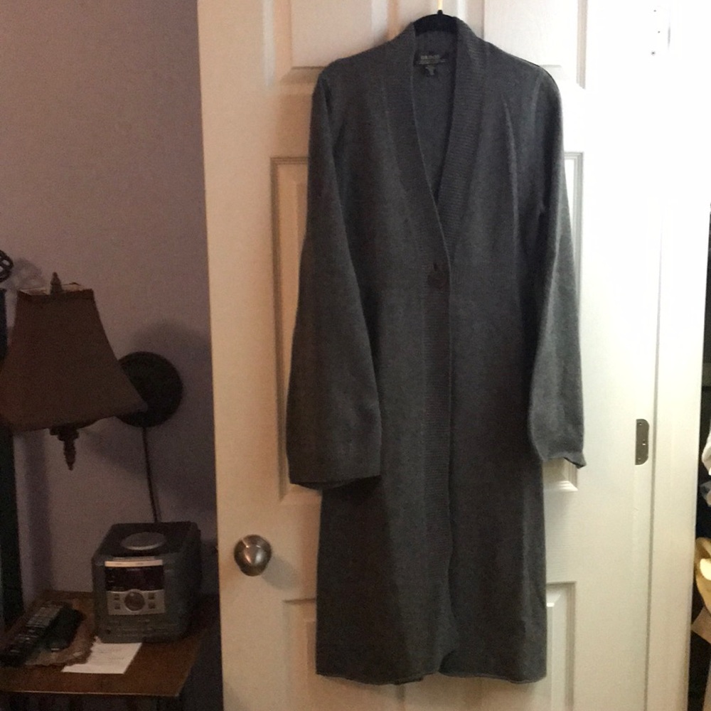 Single button, long cashmere sweater